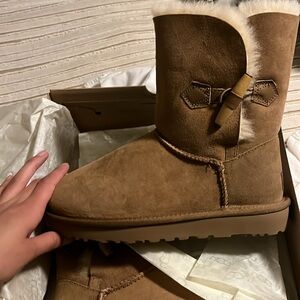 Button Clasp Uggs